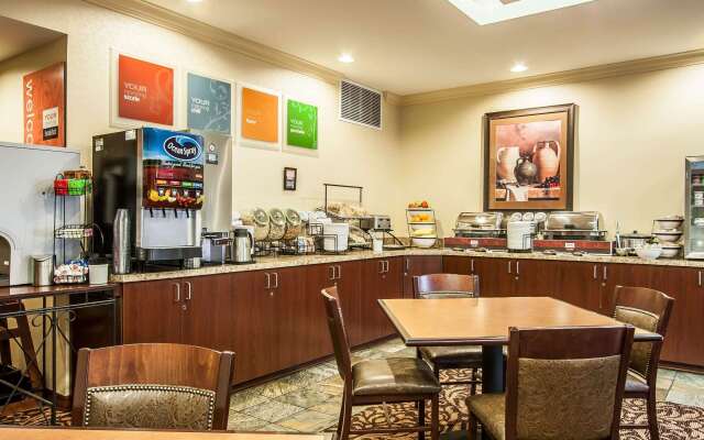 Comfort Inn & Suites McMinnville Wine Country