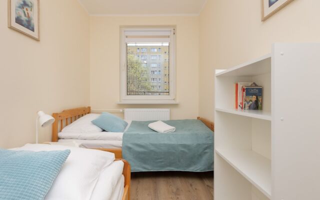 Dickensa Warsaw Apartment by Renters