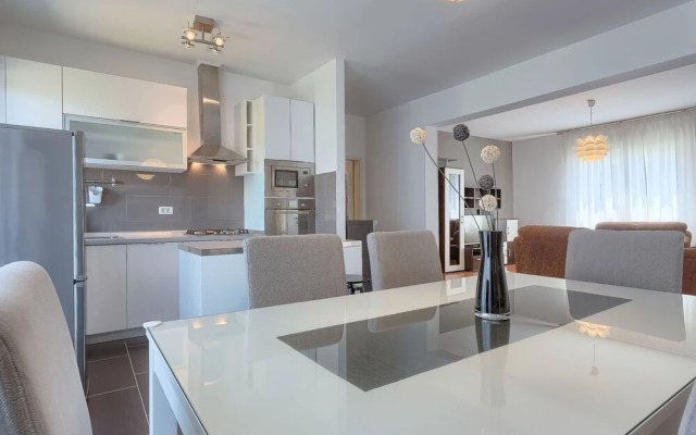 Rovere Pula in Pula With 2 Bedrooms and 1 5 Bathrooms