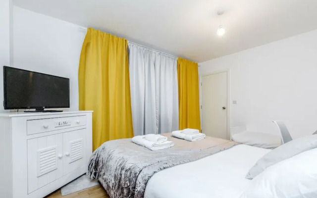 Dashing Duplex Bond Apartment WOOD