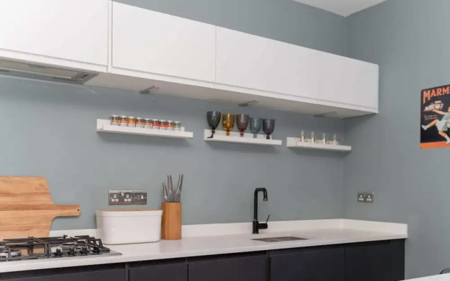 Beautiful & Bright 2BD Flat - Haymarket