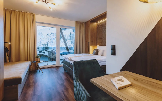 GLEMM by AvenidA Superior Hotel & Residences