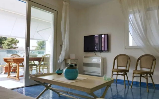 Oltremare apartment with large veranda for 6 people