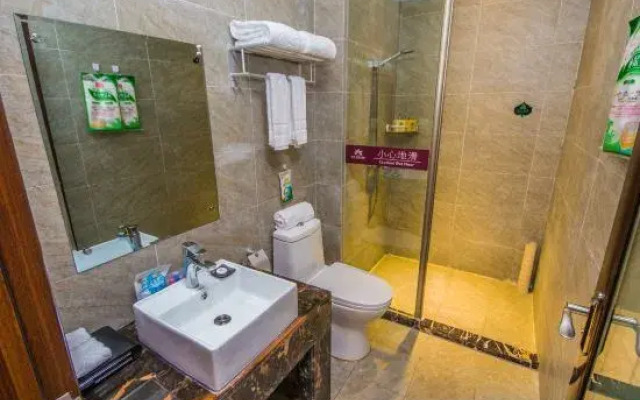 Suining Fanglin Jincheng Hotel