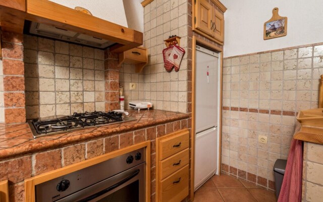 Beautiful Home in Fuzine With Jacuzzi, Wifi and 2 Bedrooms