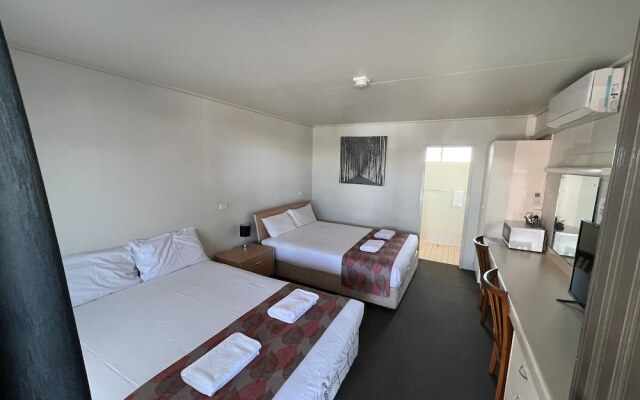 Econo Lodge Rusty's
