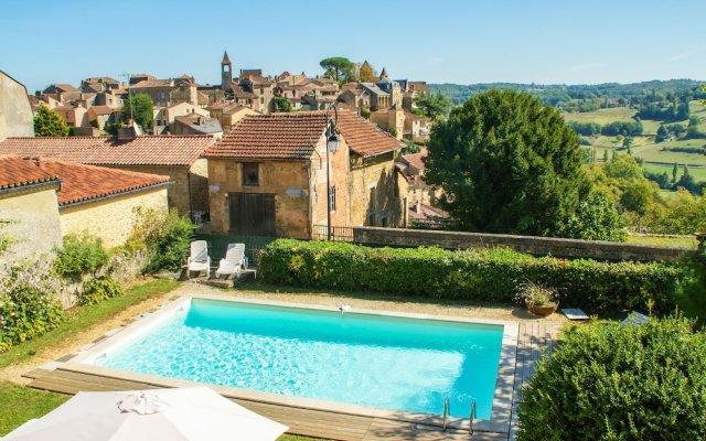 Monumental House With Private Pool and a Stunning View of Belvès
