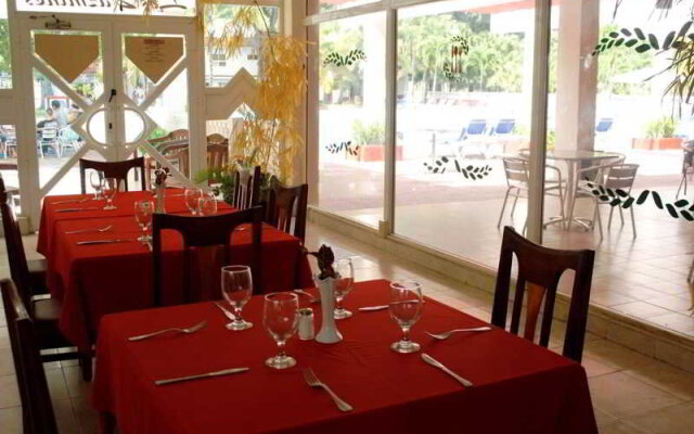 Villa Los Laureles