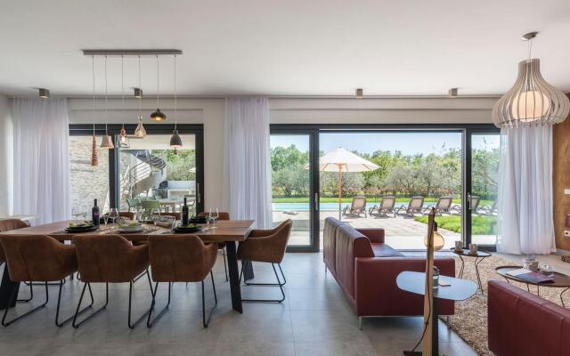 Modern holiday home in Novigrad with swimming pool