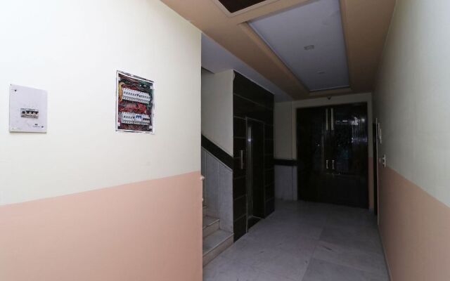 Oyo 30740 Hotel Gurudham Vrindavan