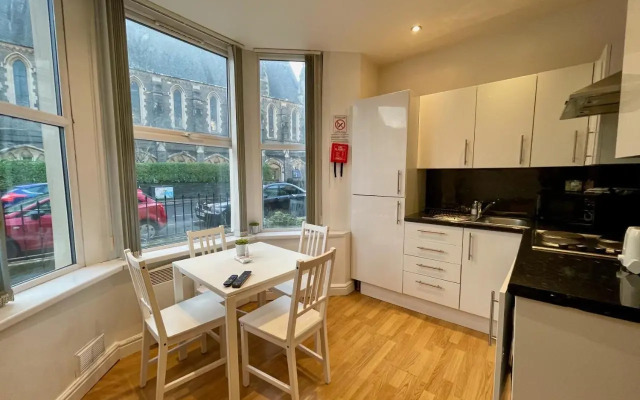 Bute Park Apartment w/ Heating + Private Bathroom