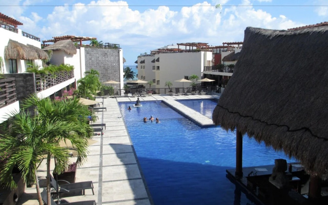 Aldea Thai Jr Suite by SunandSea