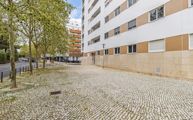 Stylish Stay in Lisbon-Scenic Views