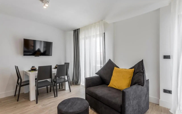 2 Nights Studios Apartments