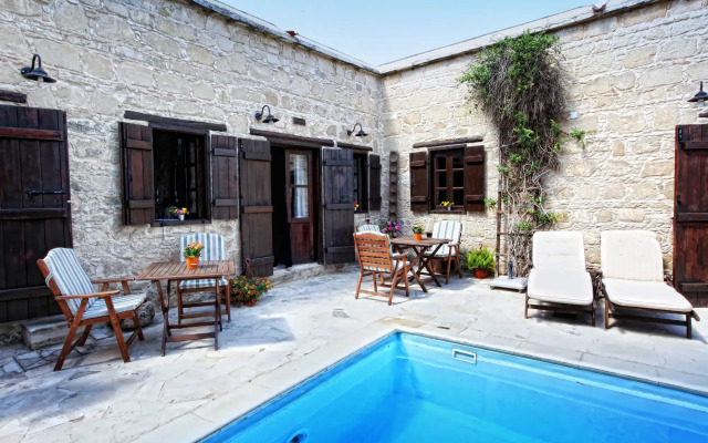 Leonidas Village Houses