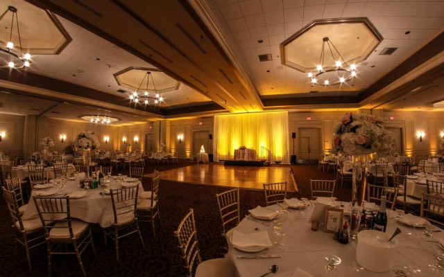 Adam's Mark Hotel & Conference Center