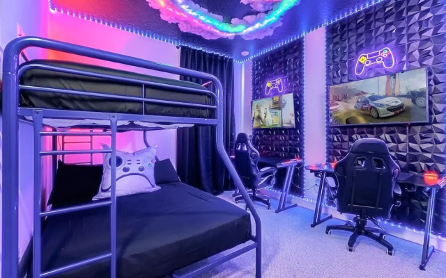 Upstay - Movie Mansion w Cinema-pool Hot Tub-games