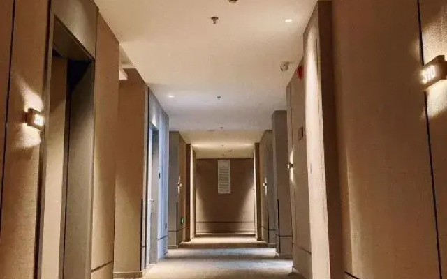 Homeinn Selected Hotel (Chifeng Railway Station Songshan Wanda Plaza)