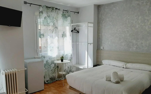 Hostal Lucía by gaiarooms