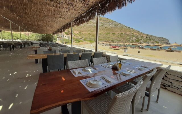 Spathi Beach Bar Restaurant & Suites