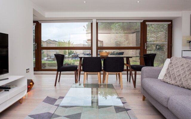 Spacious East London 2 Bedroom Apartment Sleeps 4