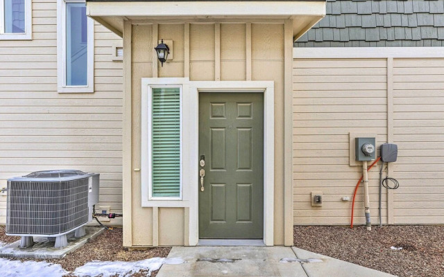Nampa Townhome ~ 18 Mi to Downtown Boise!