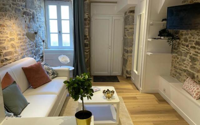 STUDIO HYPERCENTRE à 1 MN PLAGE ET DES PORTS