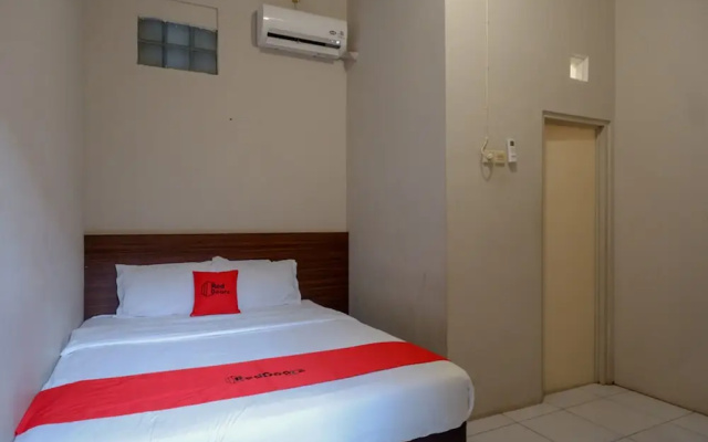 RedDoorz near Stasiun Tawang Semarang