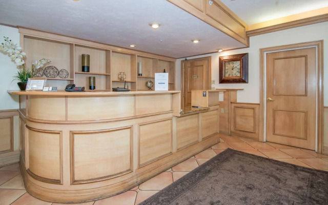 Naples Park Central Hotel