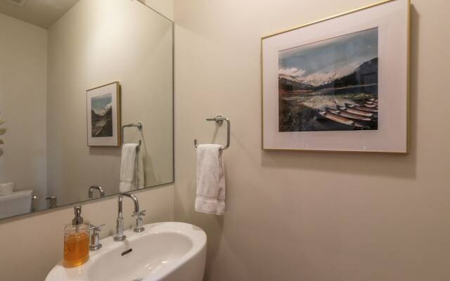 FOUR Condo with Columbia River Gorge View and Hot Tub by RedAwning