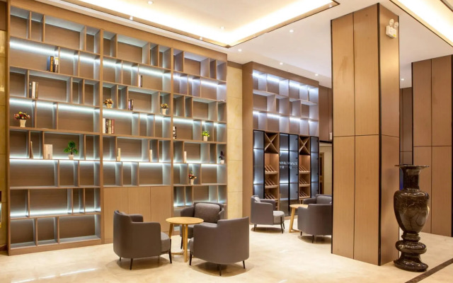 Starway Hotel Gongyi Wanyang Shopping Mall