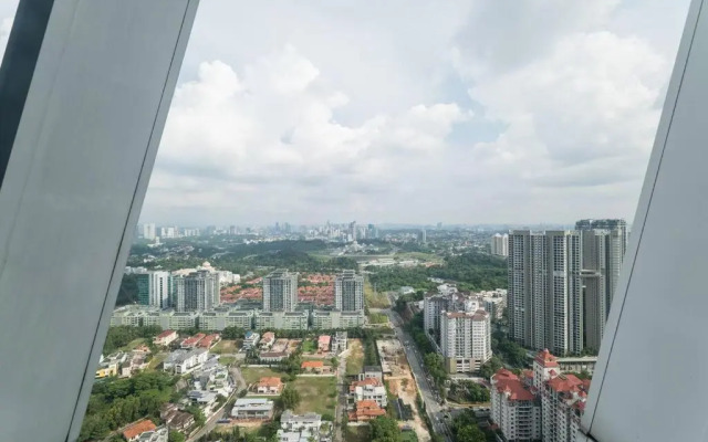 Arte Mont Kiara Duplex 4 pax Jacuzzi