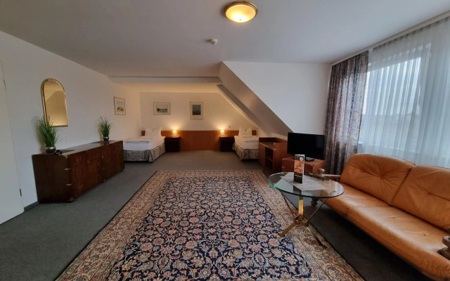 Erbenholz Hotel