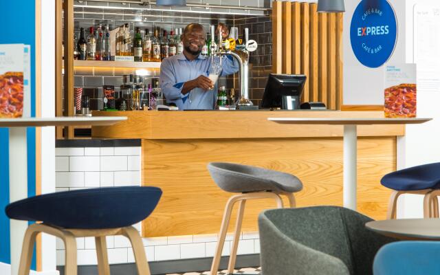 Holiday Inn Express Cardiff Bay by IHG