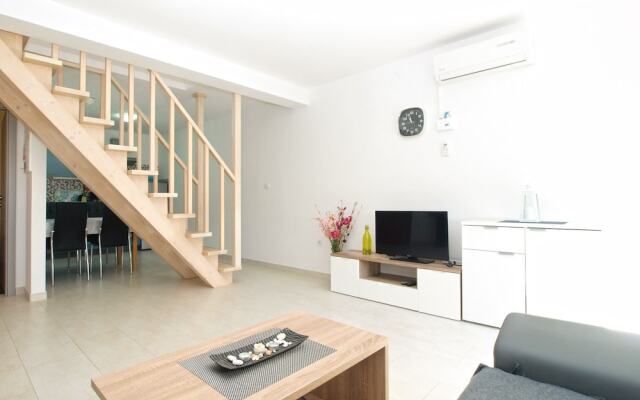 Apartment 1819