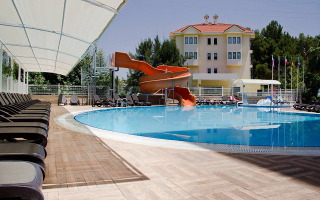 Adella Side Hotel