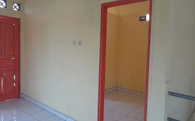 Rumah Singgah Peziarah Ganjuran by ZUZU