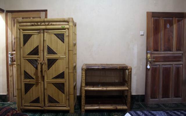 Duyung Rooms and Resto by ZUZU