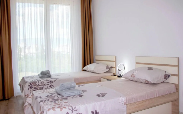 Luxury two Bedroom Condo & Pool, 3rd Floor