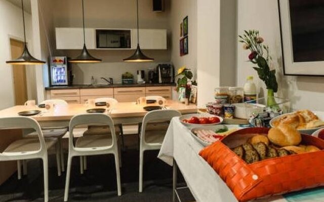 Sleep in Hostel & Apartments