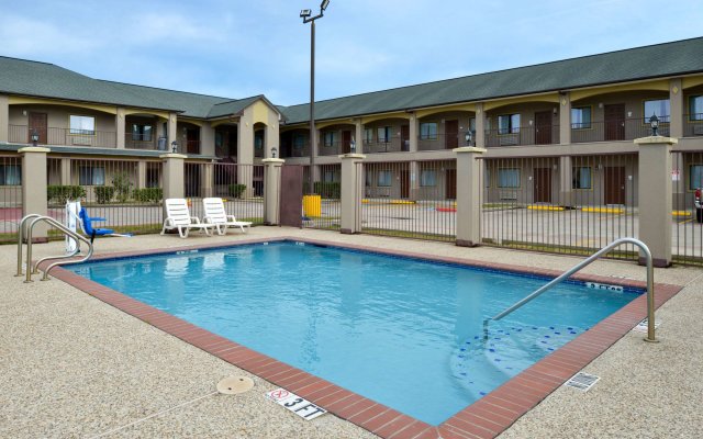 Econo Lodge Inn & Suites Port Arthur near Sabine Pass