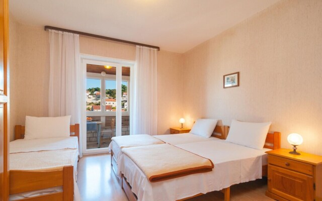 Stunning Apartment in Splitska With 1 Bedrooms and Wifi