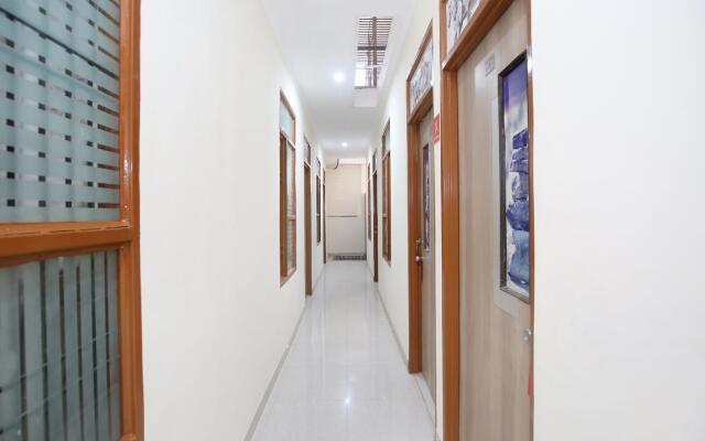 OYO 12745 Hotel Red House