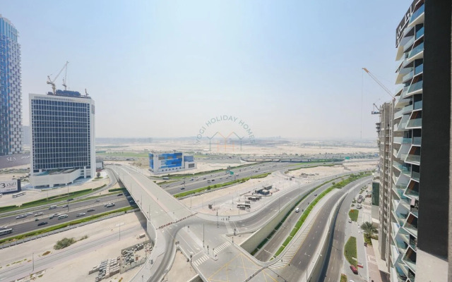 Urban Skyline City Comfort Studio