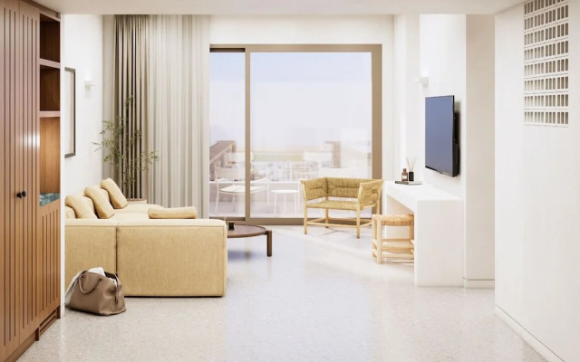 Tinos Beach Hotel & Suites