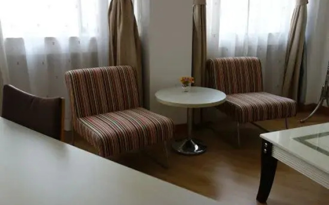 Hanhan Hotel (Shanghai Yan'an West Road Subway Station)