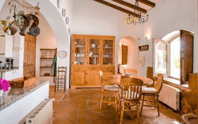 Completely Restored Beautiful 250-year-old Authentic Farm