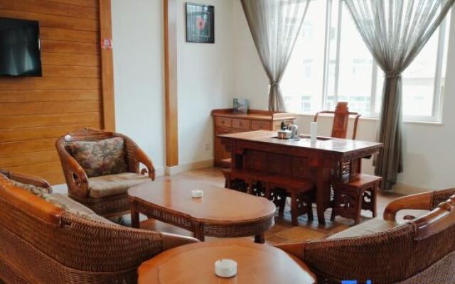 Qujing Longju Hotel (Zhanyi Passenger Terminal Branch)