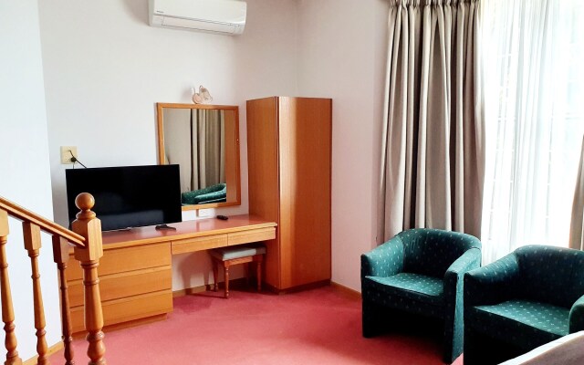 McNevin's Warwick Motel