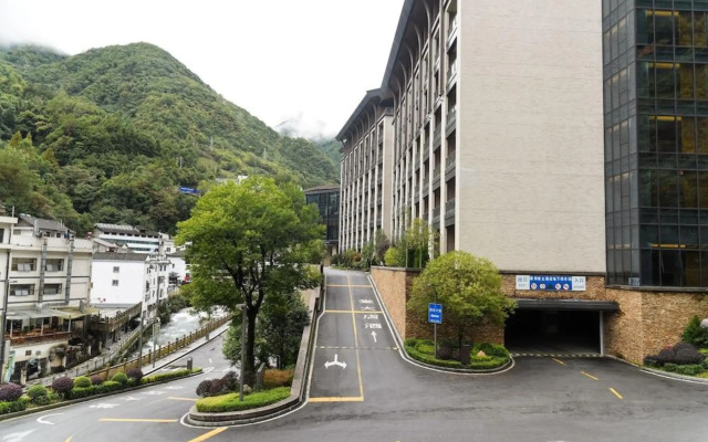 Kande Grand Land Hotel